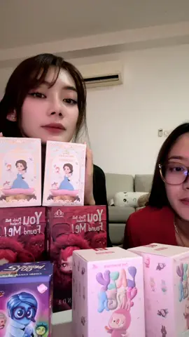 unboxing with usss!! @iamshe 