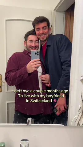 This was so precious. I love serenading ppl!!!  . . #heartwarming #musiciansoftiktok #boyfriend #hospitallife 