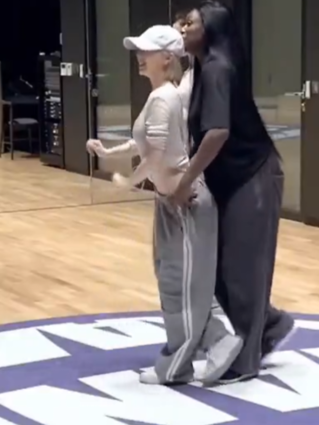 Control your hips and wear them! ❤️‍🔥💅🏻              #EUNHA #KANY #VIVIZ #TRENDING #umjigfvs 