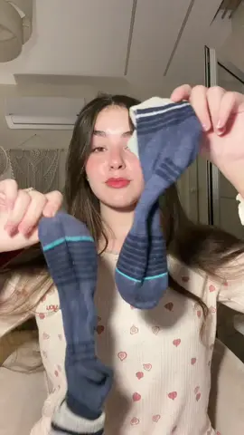 Socks heatless curls🧦💇‍♀️#hairtricks #heatlesscurls #hairwaves #sockcurls #hairtutorial 