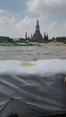 តោះៗ សូមនាំគ្នាទេះដៃបីដង….