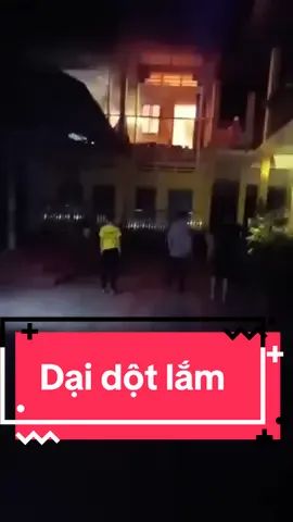 🔥Ch:áy tối nay tại trường mầm non Bạch Hà, (phân hiệu xã Yên Bình cũ), hiện tại thuộc xã Thác Bà, tỉnh Lào Cai. Video dưới bình luận.👇#tintuclaocai #truyenhinhlaocai #baolaocai #laocaihomnay #beatlaocai 