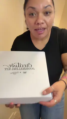 It’s almost Christmas and if you have someone that loves journaling or a creative teen in need of an outlet, this is perfect! #journaling #journaling #christmasgift #giftidea #mrpen 