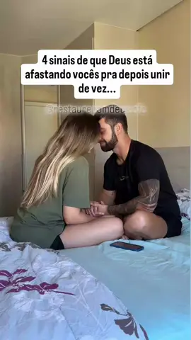 Eu sei o que é ver o afastamento acontecer e sentir o coração apertar, como se tudo tivesse chegado ao fim… 💔 Eu perguntava pra Deus: “Por que o Senhor permitiu isso? Será que acabou mesmo?” Mas foi no meio desse silêncio que Ele me mostrou: às vezes, o afastamento não é o fim — é o preparo pra união definitiva. 🙏✨ Enquanto eu chorava e orava, o Espírito Santo começou a me mostrar 4 sinais de que Deus estava afastando pra depois unir de vez: 1️⃣ Deus começa a tratar o teu coração primeiro. Ele te ensina a depender d’Ele, não da presença do outro. Te mostra que antes de restaurar o relacionamento, Ele quer restaurar você. 2️⃣ O silêncio se torna um tempo de cura. Mesmo sem respostas, você sente que algo está sendo trabalhado dentro de você. A dor vira escola, e o deserto vira altar. 3️⃣ Ele afasta pra revelar o que precisa ser transformado. Deus mostra o que estava sendo construído sobre orgulho, carência ou controle — e te ensina a amar com propósito, não com medo. 4️⃣ Você sente paz mesmo sem entender tudo. Quando o coração se rende, Deus começa a alinhar o tempo, o propósito e o reencontro. E o que parecia o fim vira um novo começo. 📖 “Senhor, se o afastamento faz parte do Teu plano, me ajuda a confiar. Trabalha em mim e nele. Cura o que precisa ser curado, restaura o que foi ferido e prepara o reencontro no Teu tempo e na Tua vontade.” 🙏 Foi ali, entre lágrimas e rendição, que percebi: Deus não estava me punindo… estava me preparando... hoje meu marido ora junto comigo. Se você quer aprender a orar com sabedoria e propósito pela restauração do seu casamento, comente REENCONTRO, e eu te ensino o passo a passo pra ver Deus agir onde você já não pode mais. 💕 #CasamentoRestaurado #DeusUneDeNovo #OraçãoQueRestaura #TempoDeDeus #RestauraçãoEmDeus 