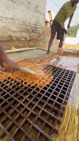 making organic jaggery in the village #india #streetfoodindia #indian #fyp #f 