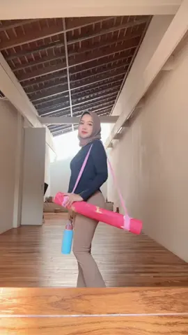 Matras yoga nya nyaman dan enak dipake banyak pilihan warnanya✨ #matrasyogahappyfit #matrasyogaa #houmyoga 