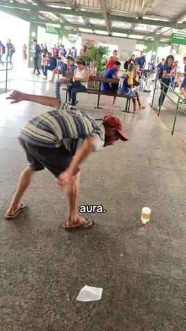 farmando aura em pleno terminal do cpa 1. #fyp #aura #mendigo #viral #cuiabamt 
