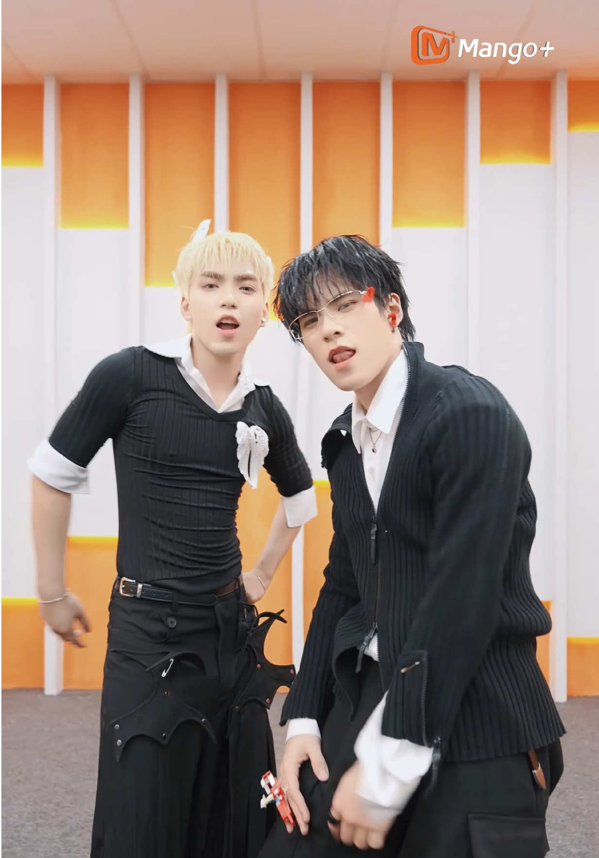 Dance challenge | REAL TALK Xem Long Hoàng và Đức Duy “bay” nhaaa 💥 “Set it up, cứ lao như bay Stay up, and party this way” #TanBinhToanNang #LongHoang #DucDuy