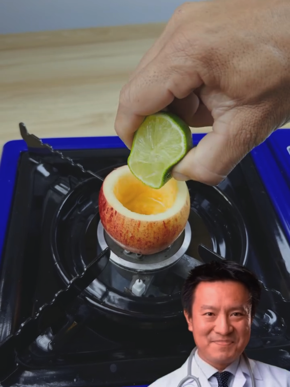 Put an apple on the grill and thank me later #health #healthytips #hometips #fyp #foryoupage 