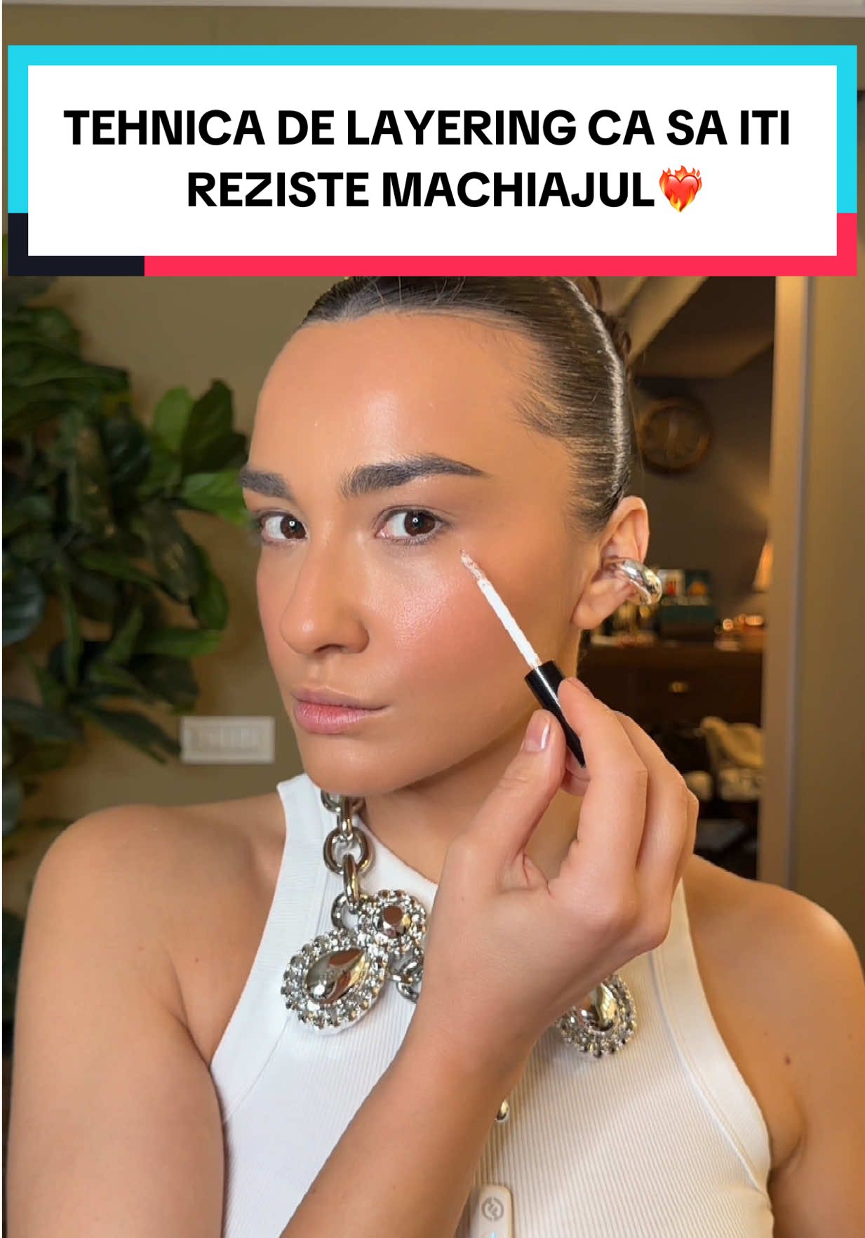 Nu stii cum sa iti reziste machiajul? #cucutateinvata!  Tehnica de layering:  1. @Kiehl's Since 1851 Ultra facial cream 2. ⁠@Estée Lauder Primer  3. ⁠@Lancôme Teint Idole Ultra Wear Care & Glow foundation  4. ⁠@Sephora Romania @Kosas Cloud setting spray  5. ⁠@NYX Professional Makeup aler  6. ⁠@nyxprofessionalmakeup Fat cheeks juicy blush  7. ⁠@Oriflame România liquid highlighter  8. ⁠@Laura Mercier @douglasromania Laura Mercier powder  9. ⁠@Salon Provider @Alix Avien powder Blush  10. ⁠@esteelauder powder Contour  11. ⁠@CUCUTA BEAUTY makeup accessories  #makeup #fyp 