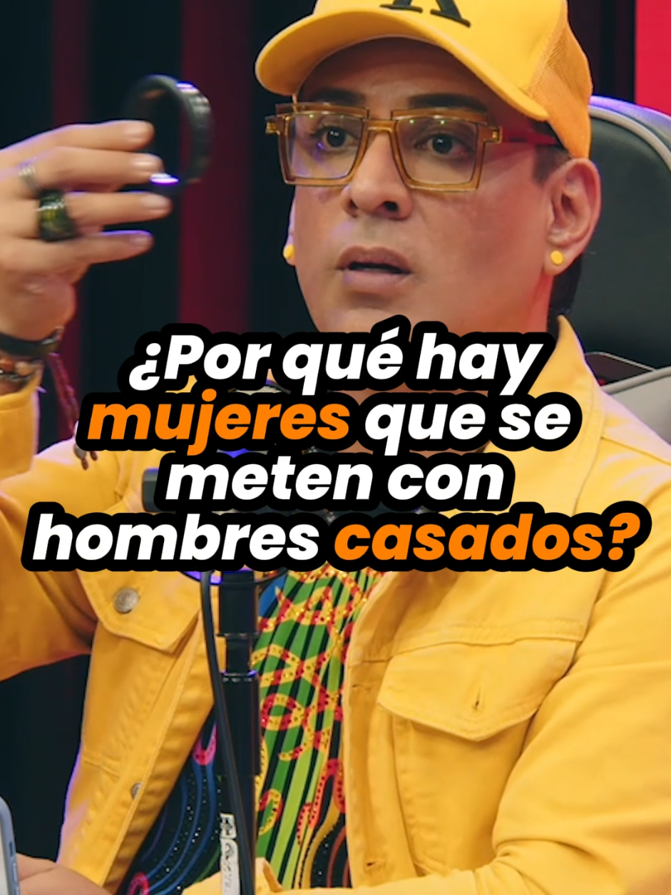 ¡Ay Paco Bazán! ¿Por qué ciertas mujeres se meten con hombres casados?  #farandulaperuana #chimichurri #farandula #susanaalvarado #pacobazan @Christian Bayro Mundo Misterio @NORKA ASCUE 💖🇨🇴🇵🇪🧿 @Faranduleando con Fer 📺🎤 