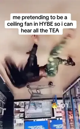 Adorr better come catch these fists #hybe #kpop #njz #newjeans #funny 