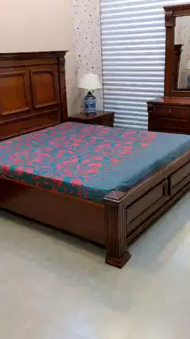 🍂 Grand Autumn Sale Upto 30% Off 🍂 1200̶̶0̶̶0̶ Now Rs 104000 King Size Bed Set ☎️ 03111100230 🔥 Free Delivery Khi, Bahria/T & Hyd City 🔥 ✨Traditional Design Sheesham Wood King Size Bedroom Set ✨ Includes: King Size Bed 2 Matching Side Tables with 3 drawers  Dressing Table with Large Mirror and 8 spacious drawers  Crafted in premium Sheesham Wood, this complete set features a well-polished finish with beautifully visible natural grains that enhance its rich character and timeless appeal. All pieces offer ample storage, smooth drawers, and classic carved detailing Condition: Excellent — durable, and beautifully maintained. Size: ( 6 x 6.6 ) ft Buy this item from our website www.garagesale.com.pk Delivery All Over Pakistan Charges Applicable
