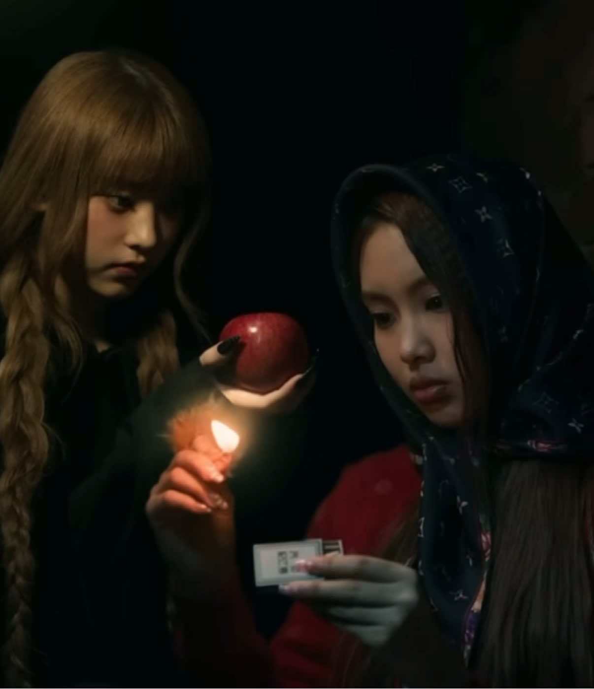 My favorite storyline of NewJeans, it’s so beautiful 🍎 #newjeans #nwjns #kpop #fairytale #creepycore 