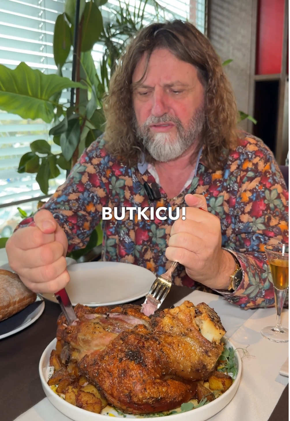 Ne morate ići u Minhen, svratite do Maximiliana na butkicu! 😎🤤 🤳  Pozvati na (mobilni) +381 63274920 📞  Pozvati na (fiksni) +381 11 4091 864 📍Nalazimo se u ulici Beogradskog Bataljona 4, Beograd. 🚕 Radimo dostavu na ——> https://bit.ly/ ✍️ Online rezervacije na ——> https://shorturl.at/R1sW6