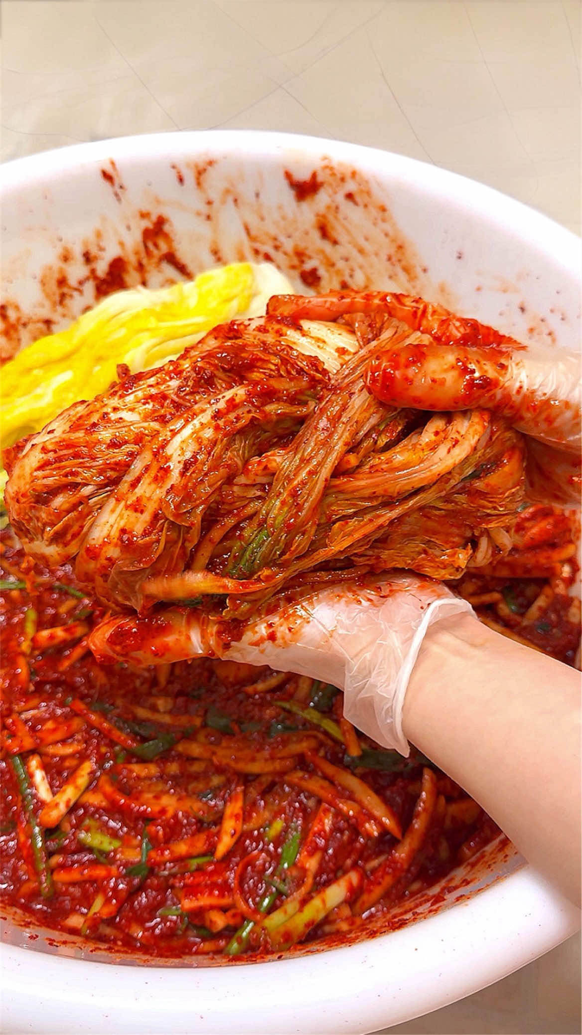 This is the sound of homemade kimchi 🌶️🥬 No words — just napa cabbages, hands mixing kimchi paste, and the lid closing tight. Homemade kimchi, from my kitchen to yours. 📌 Kimchi Recipe(For 2 napa cabbages) 🥬 Salting the cabbage 1️⃣ 3.5L water + 1¾ cups sea salt → soak quartered napa cabbages for 1 hr (flip halfway). 2️⃣ Drain (don’t rinse), sprinkle 1¼ cups sea salt between layers → rest 7 hrs. 3️⃣ Rinse & drain 1–2 hrs. 🌶️ Kimchi paste 1️⃣ 1½ cups water + 2 broth coins → boil, add ½ cup water + 3 tbsp sweet rice flour → thicken. 2️⃣ Blend 5 tbsp plum extract, ½ onion, 1 tbsp ginger → mix with cooled paste. 3️⃣ Add 5 tbsp salted shrimp, 10 tbsp anchovy fish sauce, 2 tbsp salt, 2½ tbsp garlic, 1 tbsp sugar. 4️⃣ Combine with 1 radish (julienned) + 2 cups chili flakes + green onion. 😋 Assemble Spread paste between cabbage layers. Ferment 1–2 days at room temp → refrigerate #kimchi #koreanfood #quickrecipes #homecooking #woogucook 
