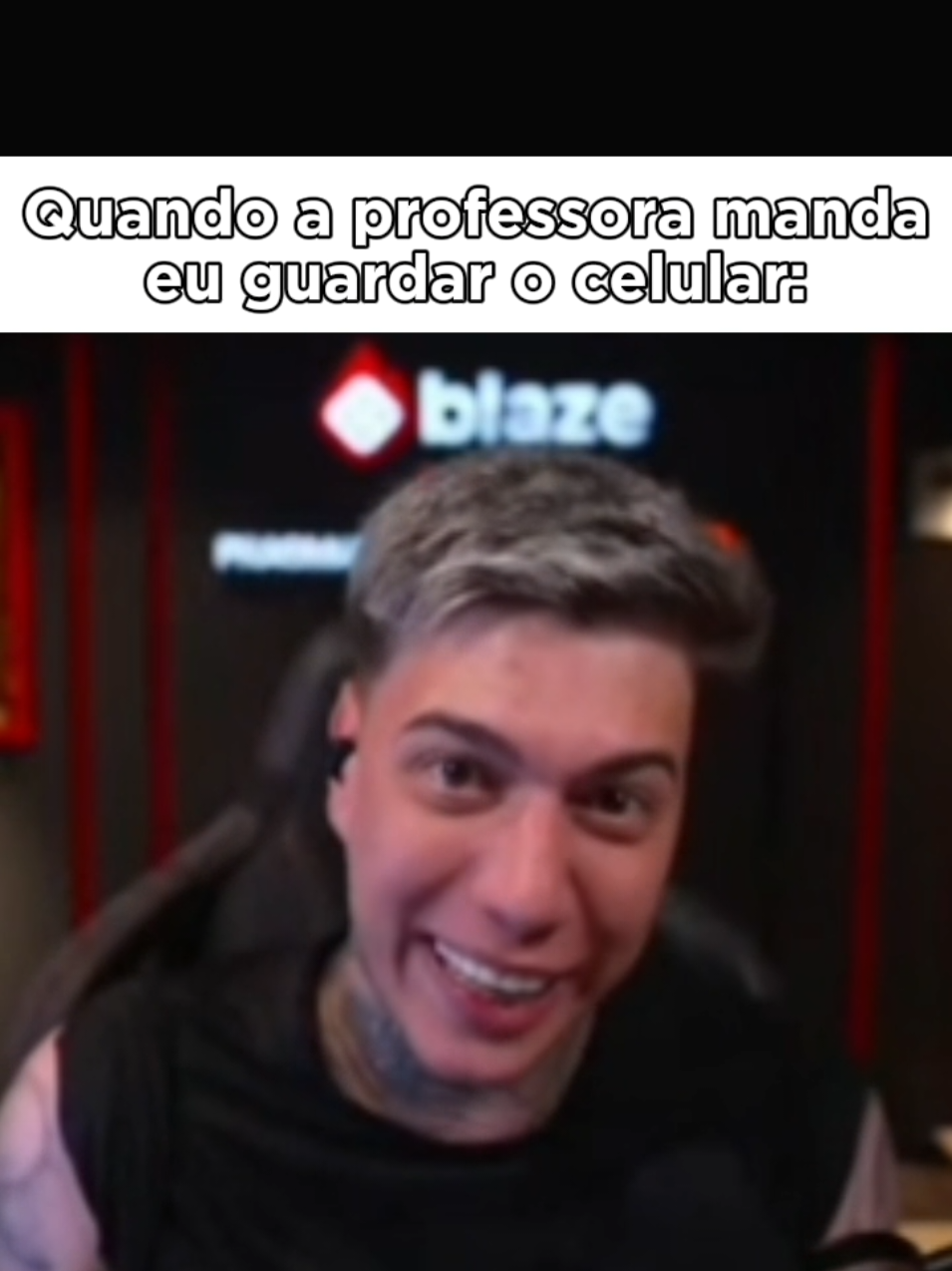 PRA QUE 📍 . . . #yuri22 #goti #professora #celular #fyp 