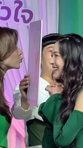 When P’Grab look at LingOrm 🫣💚 GRABFOOD LOVES LINGORM #GrabFoodMegaSalexหลิงออม