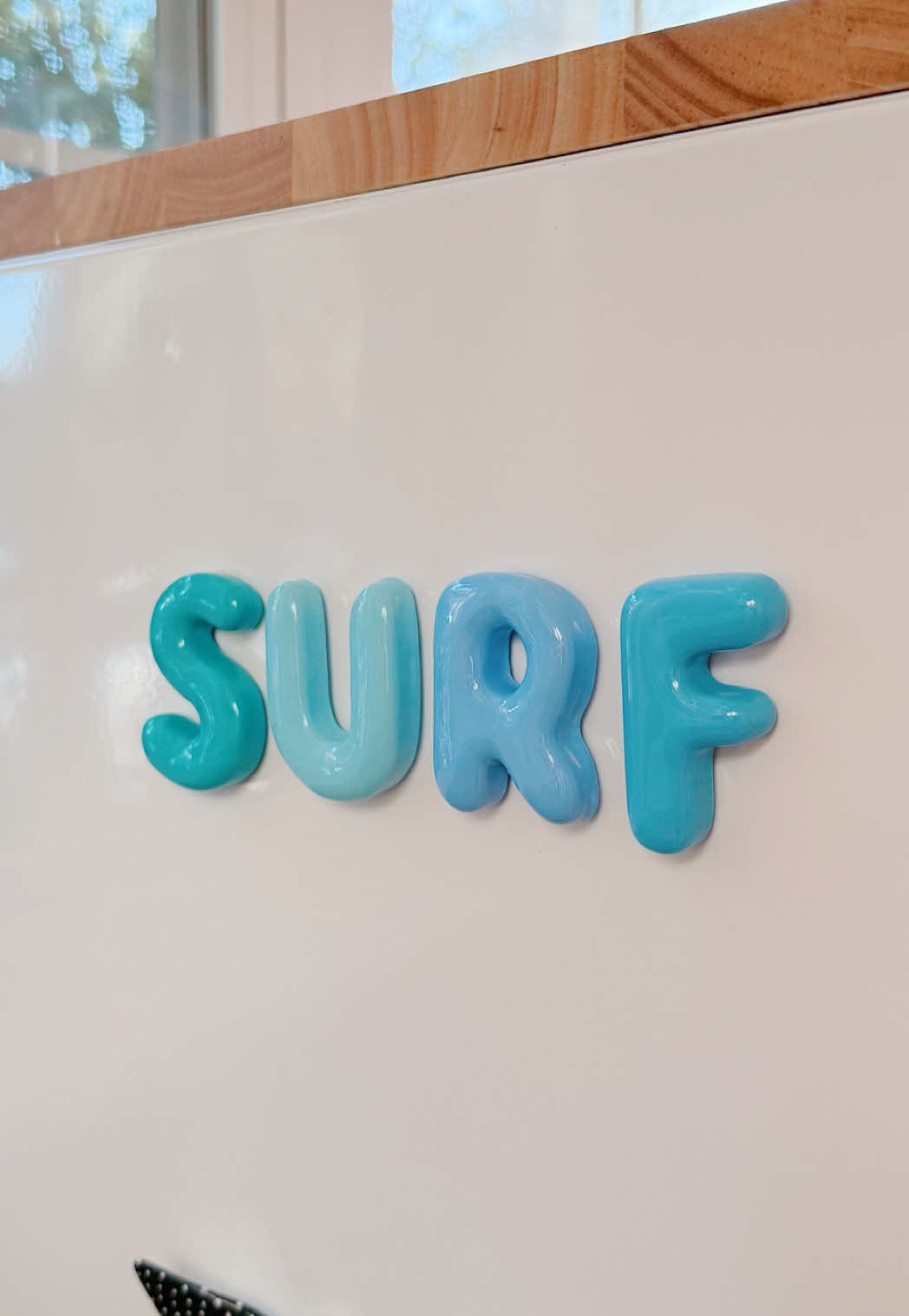 make your besties bubble letter magnets for Christmas!!! everything I used is linked in my bio 🔗🧲  #airdryclay #airdryclayideas #cutecrafts #diygift 