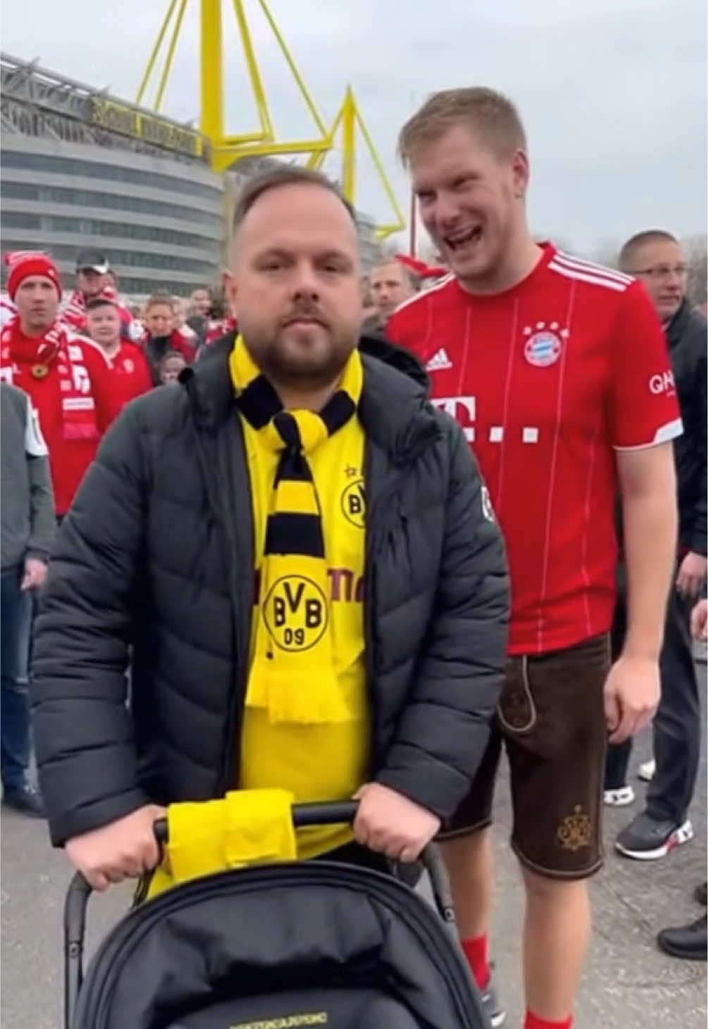 The video is AI-generated! #trend #viralbaby #lustigevideos #bvb #fürdich 