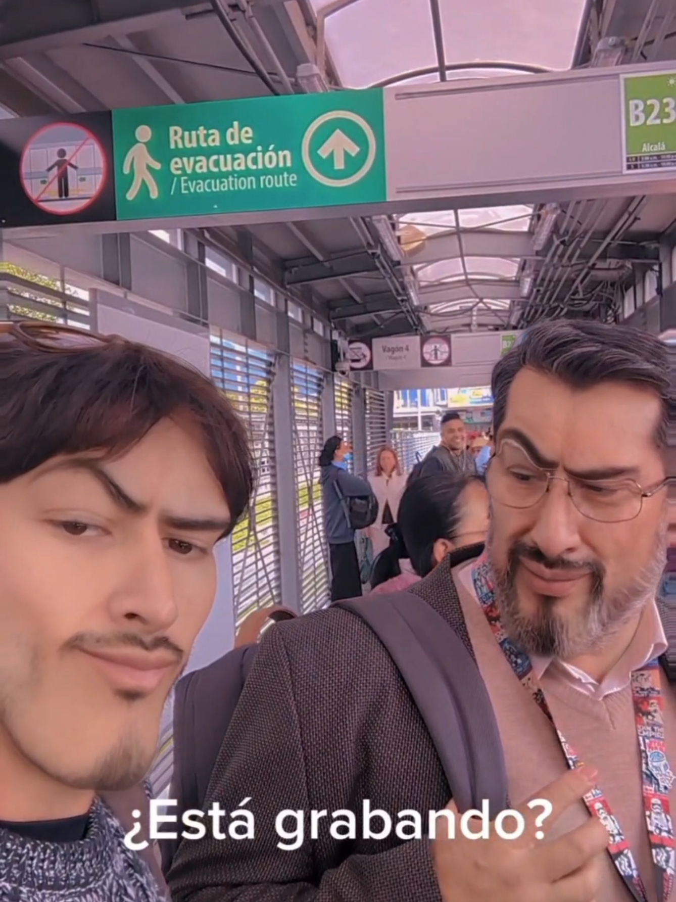 Este fue el primer video que hice. Literal, desde el inicio ya me salió un desarrollador de software suelto xd. Qué miedo 😨  #humor  #colombia  #tmvibes 