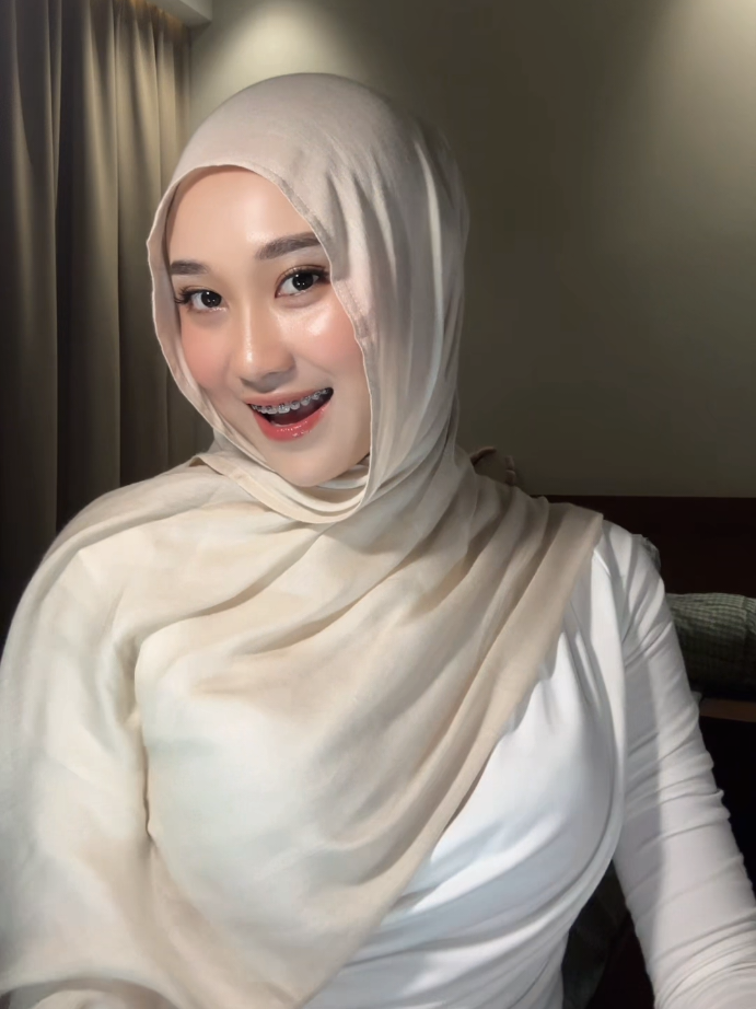 Pesona hijab pasmina pro#tobrutstyle😋 #hijabitiktok #hijabstyle #hijab #fyp 