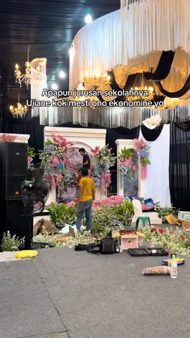 Opo ora mesti ?  #tukangdekor #dekorasi #wedding #tukangsoundsistem #tukangrias 