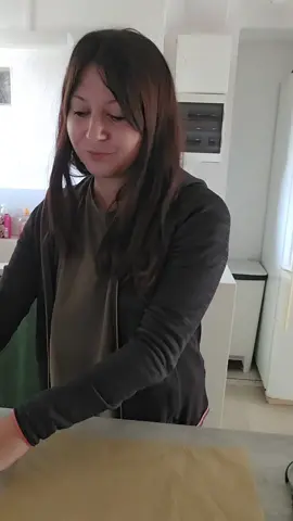 300 vues, c’est déjà pas mal, mais on peut faire mieux, non ? Donnez-moi un petit coup de main 😉 #femmesentrepreneuses #artisanatfrancais #faitmain #fyp #mamanentrepreneuse 