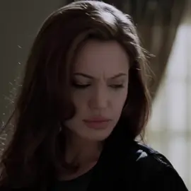 ماعنده وفى حبيبي ! #angelinajolie 