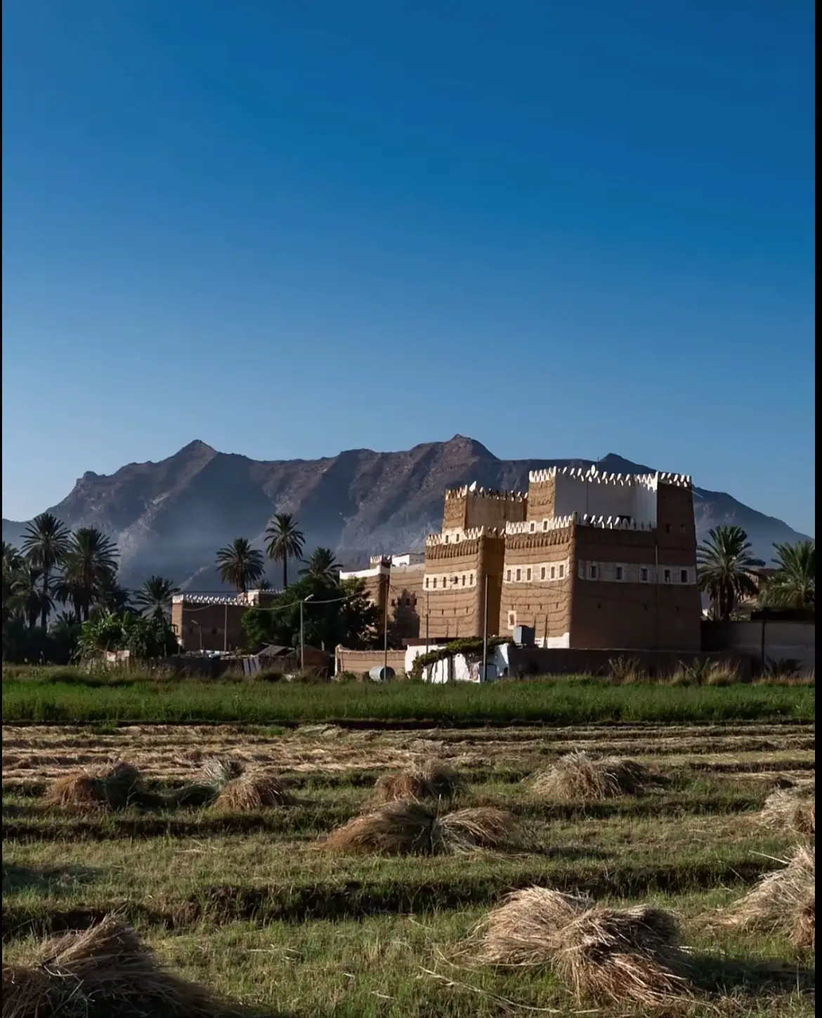 Najran is a historic region located in the south of Saudi Arabia, known for its stunning nature and diverse landscapes — from green valleys and palm-filled oases to majestic mountains. It’s famous for its ancient forts, such as Najran Fortress and Al-Ukhdood Archaeological Site, showcasing the beauty of traditional Arabian architecture. Once a major trade center connecting the south of the Arabian Peninsula with its north, Najran today stands as one of the most beautiful and culturally rich areas in the Kingdom. Its people are known for their generosity, kindness, and deep-rooted traditions. #najran #foryou #explore #heritage #saudiarabia 