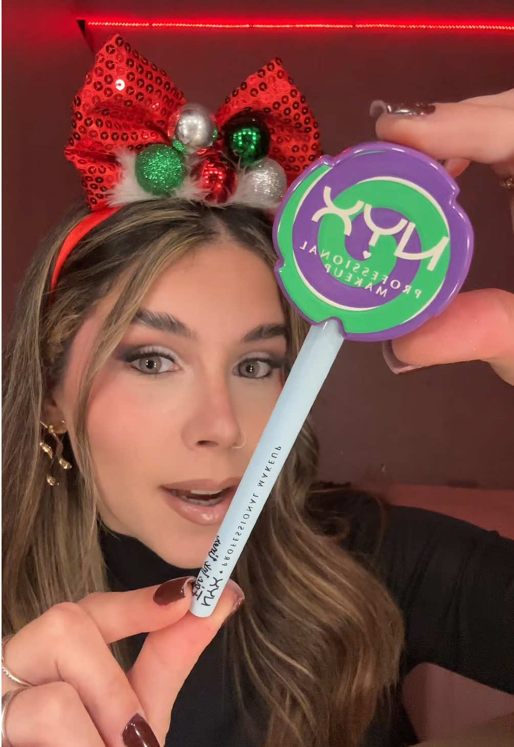 Scopriamo insieme la nuova Holidays Collection di @Nyx Cosmetics Italy — colori, glitter e tanta magia sotto l’albero! 🎄✨🎅🏻 #nyxcosmeticsitaly #makeup #lorealitaliatribe #gifted 