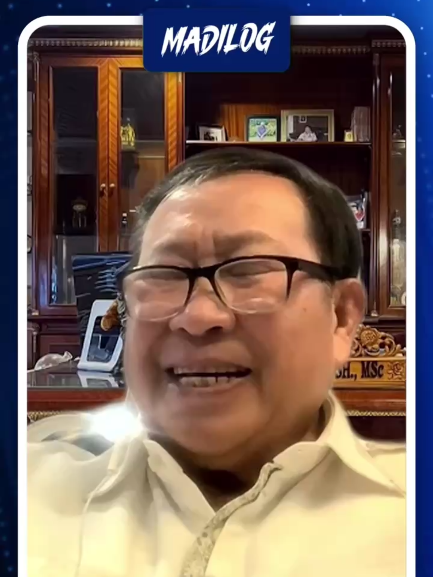 KASUS IJAZAH, SUSNO DUADJI: POLRI TAK BOLEH MEMIHAK Roy Suryo, Rismon Sianipar dan dokter Tifa menjalani pemeriksaan sebagai tersangka kasus dugaan tudingan ijazah palsu Presiden ke-7 RI Joko Widodo (Jokowi). Namun demikian, asli atau tidaknya ijazah Jokowi masih jadi perdebatan hingga saat ini. Siapa sebenarnya yang berwenang menentukan asli atau tidaknya ijazah Jokowi? Apakah penetapan tersangka Roy tidak cacat prosedur? Podcast Madilog Forum Keadilan berikut ini mengupas pertanyaan-pertanyaan tersebut secara kritis dan mendalam bersama narasumber eksklusif Mantan Kabareskrim Komjen (Purn) Susno Duadji.* Host: Margi Syarif - Jurnalis Senior Narasumber: Komjen Pol (Purn) Susno Duadji - Kepala Badan Reserse Kriminal Polri 2008-2009 #susnoduadji #roysuryo #rismonsianipar #drtifa #ijazahjokowi #jokowi #madilog #podcastmadilog #forumkeadilan #jokowidodo #ijazahpalsu #kasusijazah #poldametrojaya #kabarekrimpolri #margisyarif #politikindonesia #hukumindonesia #kebenaranijazah #analisispolitik #diskusihukum