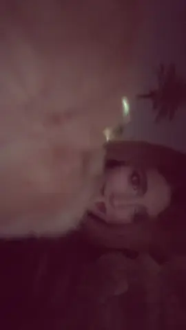 من اليوم لاصقه فيني 😭💗😭💗