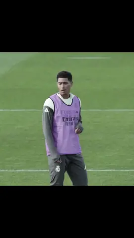 احبك حب جنون اني !!  .  #بيلينجام #جود_بيلينغهام #fypシ #اغاني_مسرعه💥 #احبك_حب_جنون_اني 