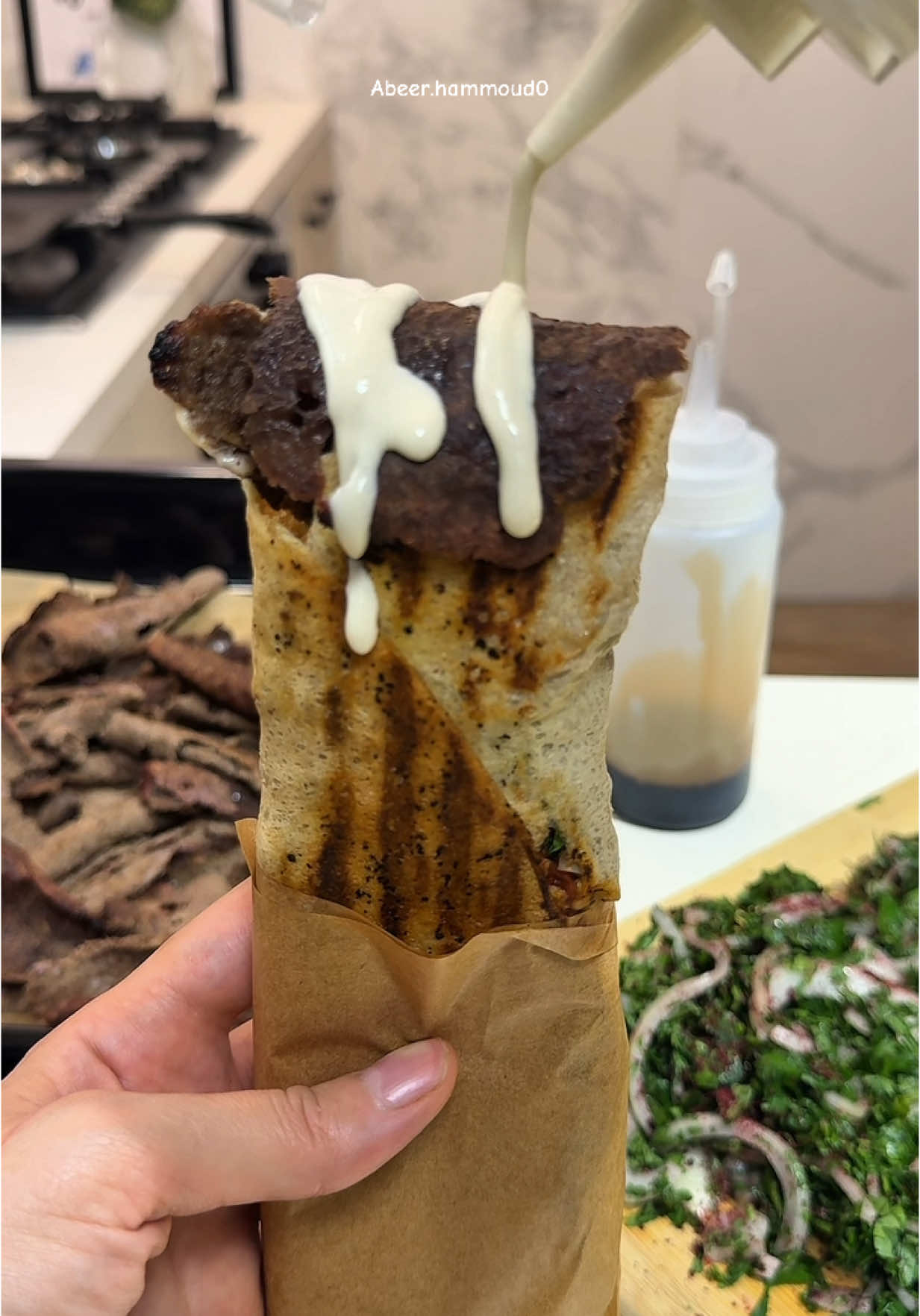 ⁨	خطيييرة جربوها👌😍😋 _كيلو لحم مفروم ناعم  _عصير نصف حامضة _ملعقتين من اللبن او الزبادي اليوناني _ملعقتين من زيت الزيتون _ملعقة كبيرة ملح _ملعقة صغيرة من: الفلفل الأسود  الهال الناعم بودرة الثوم والبصل و الزنجبيل كزبرة يابسة رشة من برش جوزة الطيب .. #شاورما #شاورما_عربي #شاورما_لحم #دونر #اسكندر_كباب #ترند_الدونر #دونر_تركي #donerkebab 