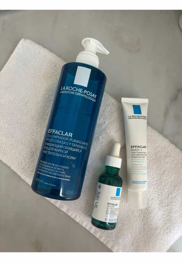Night routine by @La Roche-Posay ✨🌙 1. Effaclar (limpiador): limpia en profundidad sin resecar. 2. Hyalu B5 Sérum: 4 tipos de HA (HyaluLock) → rellena e impulsa la barrera. 3. Pigmentclar Ojos: ilumina la ojera y ayuda a unificar el tono. 4. Hyalu B5 Crema: sella la hidratación, calma y deja la piel suave y elástica. Resultado: piel más rellena en 1h y mirada más descansada con el uso.  #lorealistar #publi #hyalub5xlorealistar #nightskincareroutine 