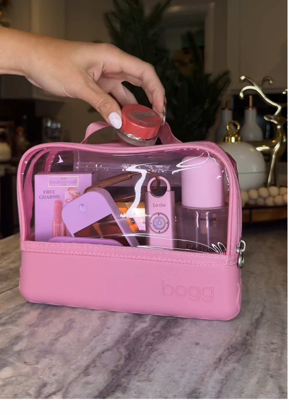 The gift bag for her! #giftbasketideas #giftsforher #giftguide #productreview #stockingstuffer 