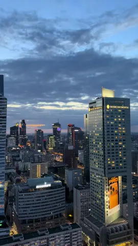 Uwielbiam🥹 #warsaw #warsawgirl #pkin #warszawa #poland 