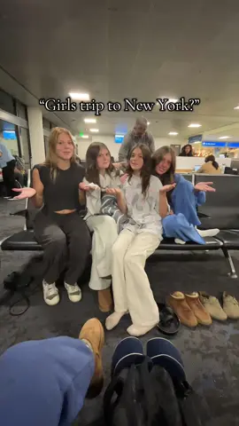 🗽🗽#newyork #statueofliberty #girlstrip #sisters 