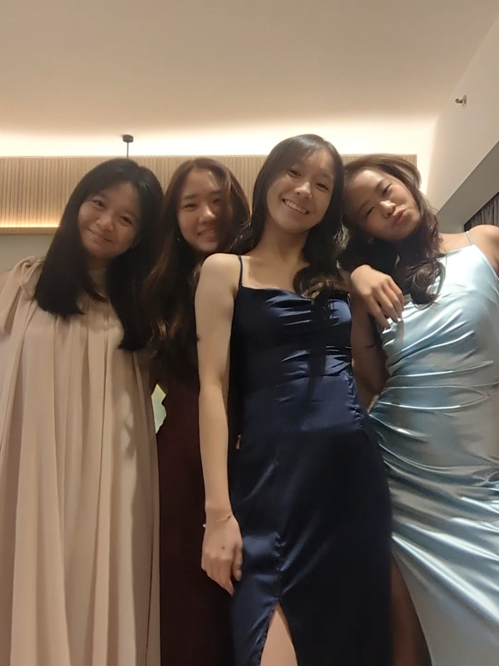 prom !! 🥂🥂 @rianne.mre @a2ywx @bericeeeee  #prom #onetake #prom2025 #fyp #viral 