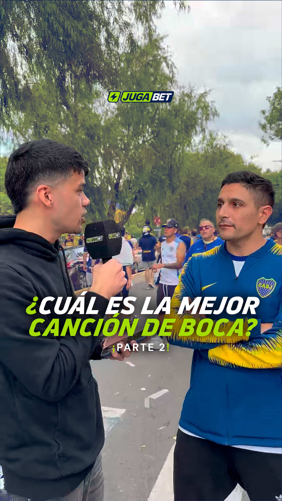 LA MEJOR CANCIÓN DE BOCA ES LA QUE DIJO EL DIEGO. 👑 Fuimos a La Bombonera y le preguntamos a un hincha por la mejor canción... ¡y nos recordó este momento del 10! ¿Cuál es la mejor canción del Xeneize para vos? Mirá el video completo. #Maradona #BocaJuniors #RiverPlate #La12 #HinchadasArgentinas