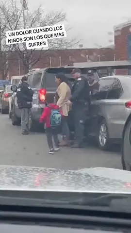 Que impotencia cuando los niños sufren por las deportaciones a sus padres el dolor que sienten cuando ven que se llevan a sus madres #eeuu  #inmigrantes 
