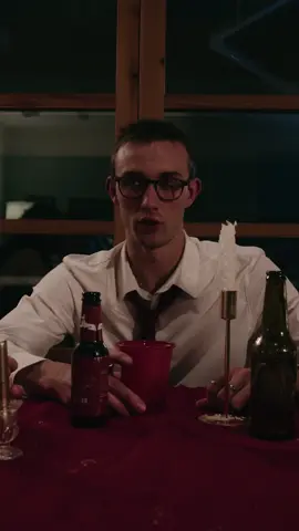 Teaser Oficial Sardinas Enlatadas ° Lo que empieza como una celebración de graduación para Meri y sus amigos toma un giro inesperado cuando, jugando a Sardinas Enlatadas, salen a la luz todos los secretos que acaban por destruir el grupo. #audiovisuales #cortometraje #cinematic 