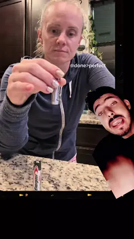 ازاي تعرف لو البطارية فاضية ولا مليانة ؟ _ اختبار سقوط البطارية , دكتور عمرو داوود يعلق علي فيديو التجربة #علوم #تجارب #dawoodeducation  #dramrdawood #LearnOnTikTok 