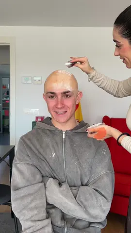 Soy Alba Molina, maquilladora profesional y hoy voy a transformar a @🧸 en Antonio Recio #lqsa 🦀 • • • #makeuptransformations #caracterizacion #profesionalmakeup #viralmakeup 