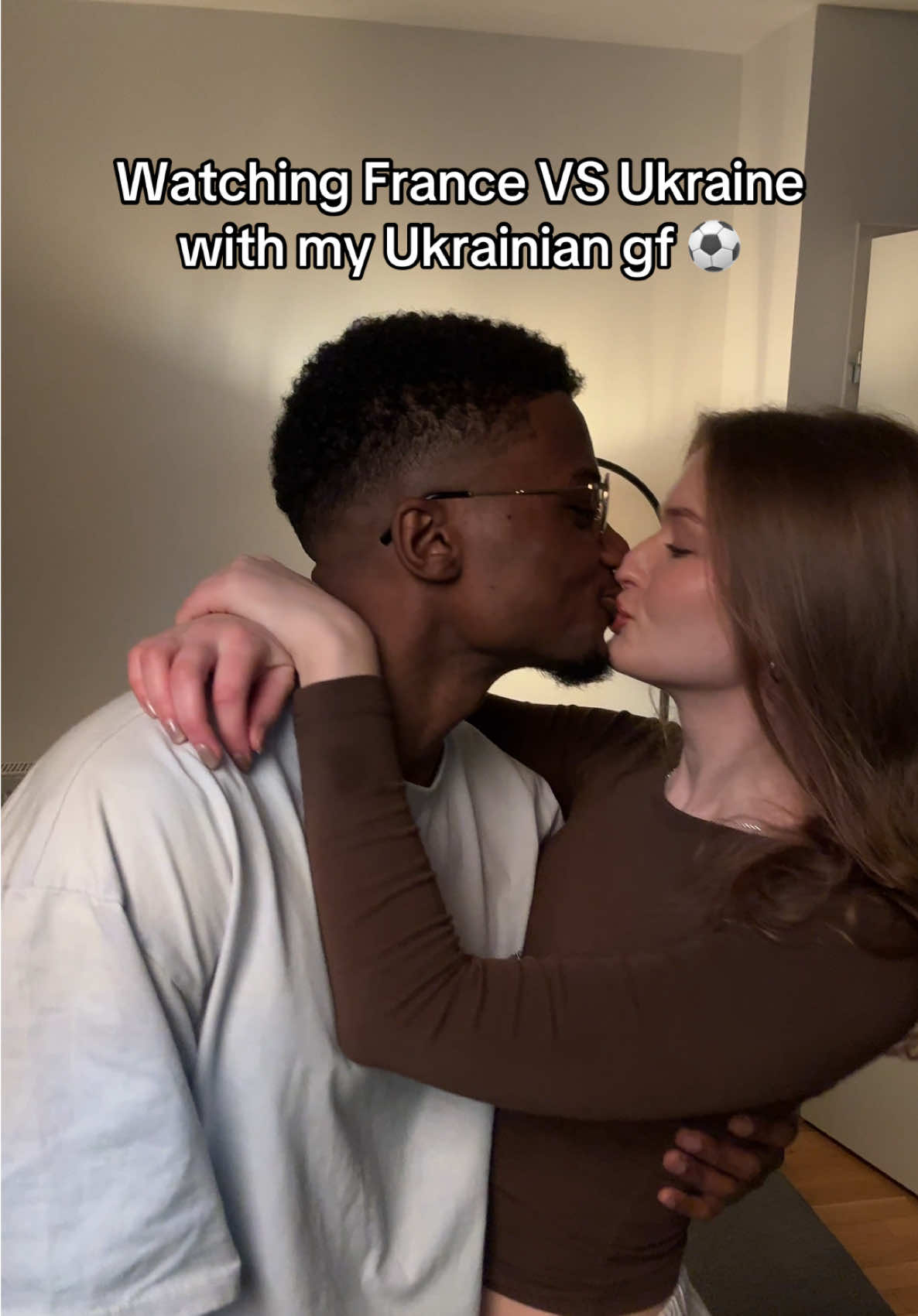 What’s your pronostic? 🇫🇷 or 🇺🇦 for the win? #tiktokcouple #french #paris #ukrainiangirl #mixedcouple 