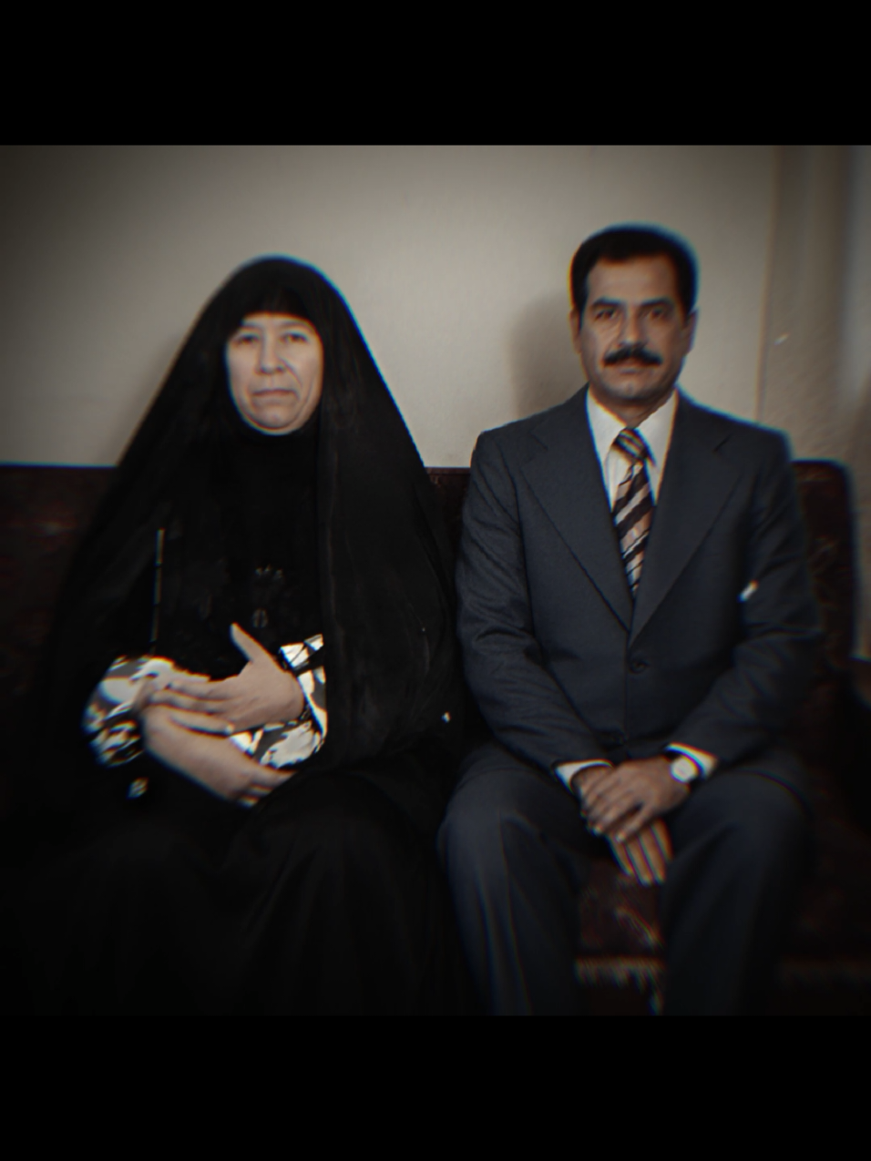 صورة تجمع صدام حسين و أمه صبحه طلفاح #صدام_حسين_المجيد_رئيس_جمهورية_العراق #صدام_حسين_المجيد #صدام_حسين #صقر_العرب #الشعب_الصيني_ماله_حل😂😂 