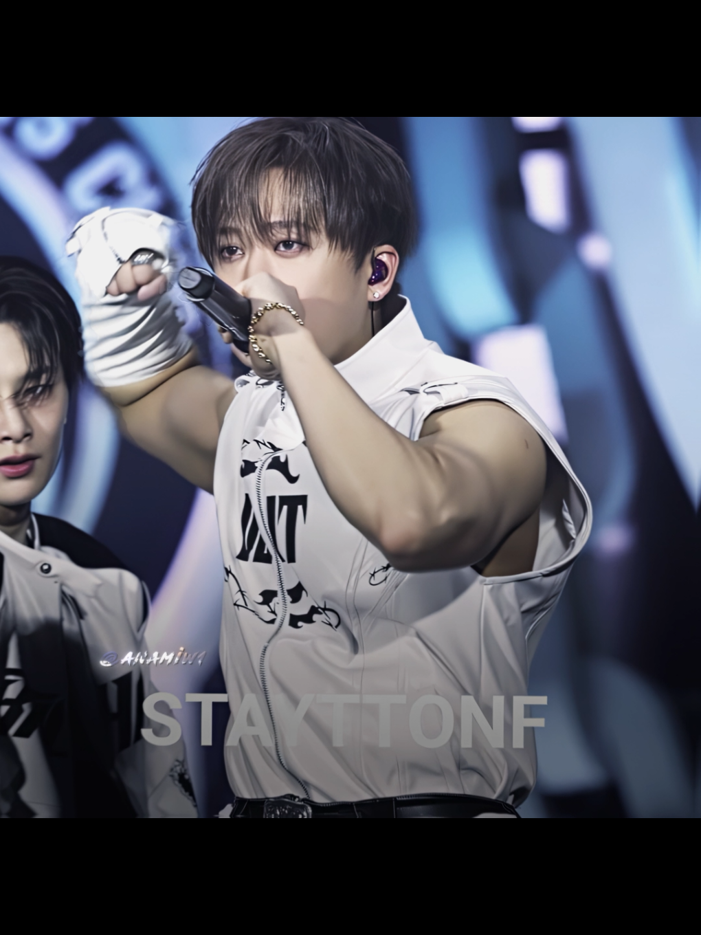 And to top it all off, my husband's version 🤭🤭 The duality is insane, he manages to be both cute and sexy... It's not easy being a Changbin stan 😫😫 - - - #changbin #seochangbin #changbinedits #straykids #skz 