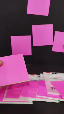 SMART NOTES ELETROSTÁTICO NEON ⚡ ✅ amarelo, rosa, verde; ✅praticidade, diversão e organização; ✅o verso pode ser apagável se escrito com marcador para quadro branco; ✅ cola e descola sem marcar a superfície. #brw #papelaria #voltaasaulas #florai 