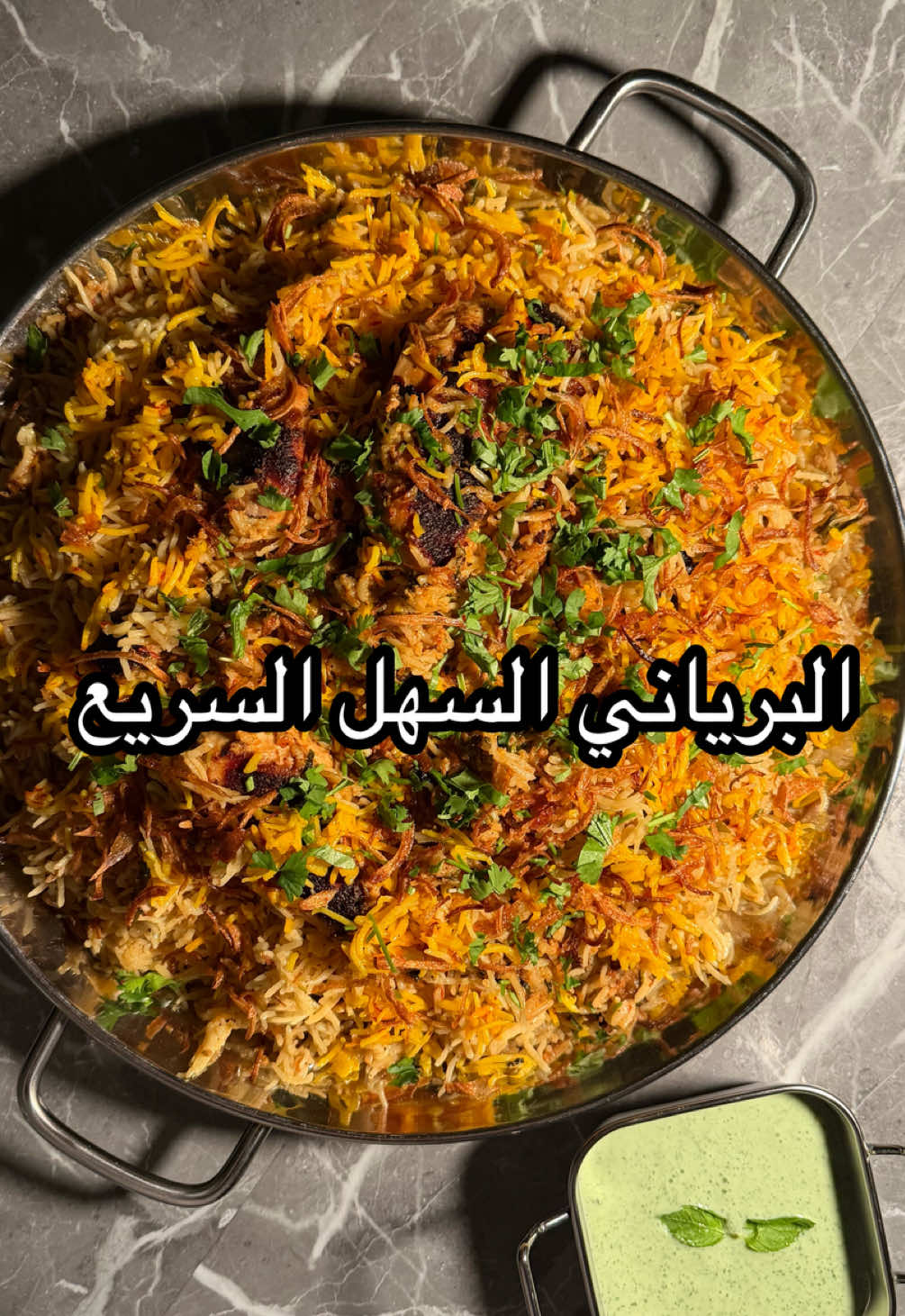 كاستين رز مغسول و منقوع ساعة  دجاجة مقطعة أرباع  زيت الزيتون  ٤حبات طماطم (معصورة) ٦فصوص ثوم  ملعقة صغيرة زنجبيل طازج  ٢ فلفل أخضر حار  ٤ ملاعق طعام بصل مقلي نص حزمة كزبرة ملعقة طعام نعناع طازج  ٢ علب زبادي  ملعقة و نصف من أبازير الرز البرياني  ملح  غطاء ونص ماء الورد غطاء ونص ماء الكادي  منقوع الزعفران الطبيعي  صوص الشتني : في الخلاط نضيف النعناع و الكزبرة و فلفل حار و فص ثوم و نعصر عليهم نصف ليمون و نضيف لبن زبادي و الملح و نخلطهم ويكون جاهز. الطريقة : في قدر الضغط الكهربائي نضيف زيت الزيتون و نضيف  عليه الطماطم  ونضيف الثوم و الزنجبيل و الفلفل الحار و نتركها تتسبك و نضيف البصل المقلي ونقلبهم ونضيف الكزبرة والنعناع والزبادي ونقلبهم و نضيف أبازير البرياني ونضيف الدجاج و نشوحه ونقلبه على الجهة الثانية ونضيف الملح ونقلبهم و نضيف الرز و نوزعه و نضيف  عليه ماء الورد و الكادي و نضيف عليه موية مغلية فوق مستوى الرز ب ١ سم  و نترك  الموية تغلي لين تختفي من الوجه و نضيف على جنب منقوع الزعفران و نقفل القدر ١٠ دقايق ويكون جاهز .  A / d @Esnad - إسناد  #طبخات_سهلة #وصفات #cooking #اكسبلورexplore #fypシ゚ 